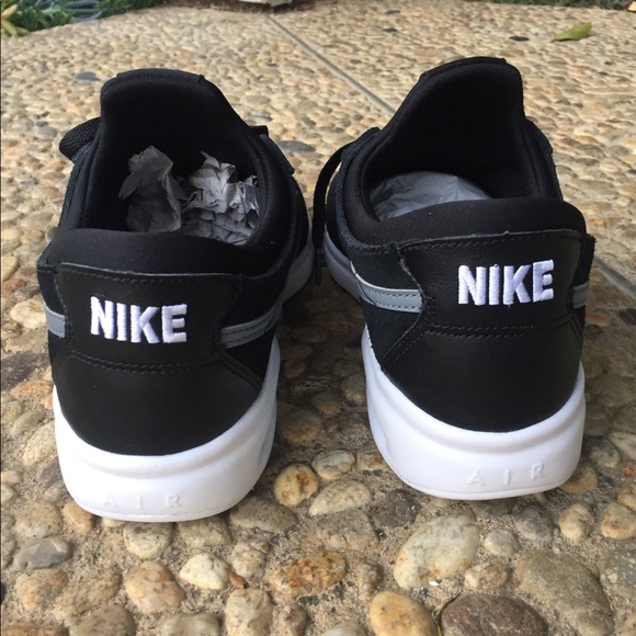 Nike - Picture 4 of 5